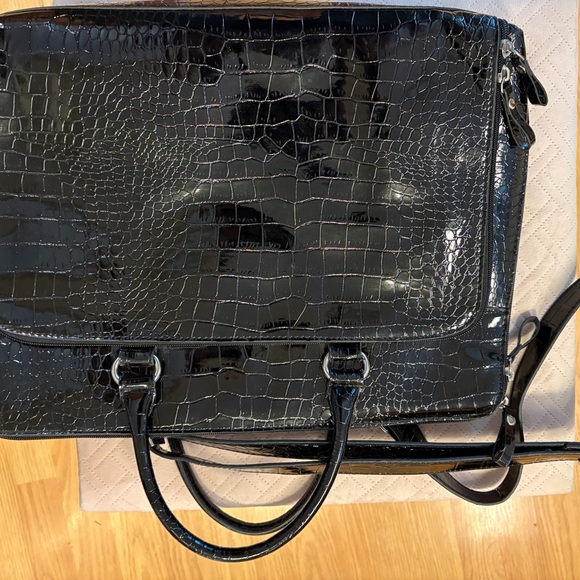 Bueno Elegant Black faux Crocodile-Embossed unisex Bag - Picture 10 of 13